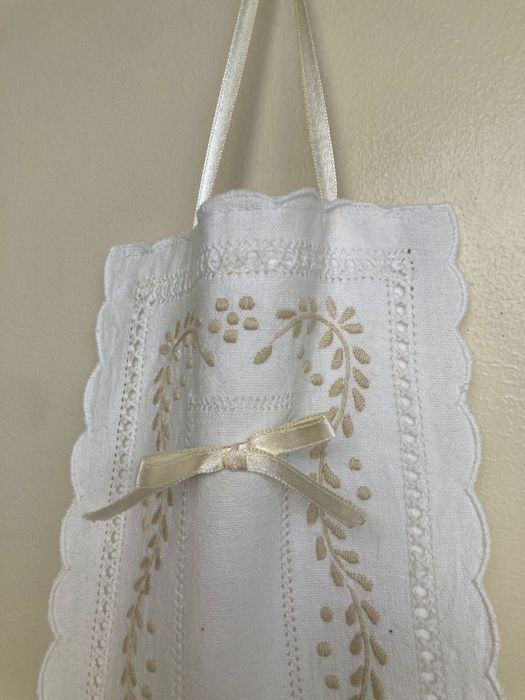 Suporte para papel higiénico em linho