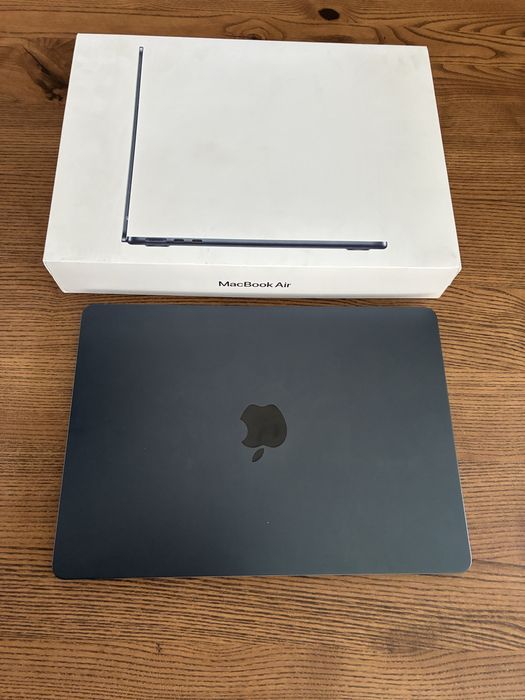 MacBook Air 13" M3 /8GB/256GB