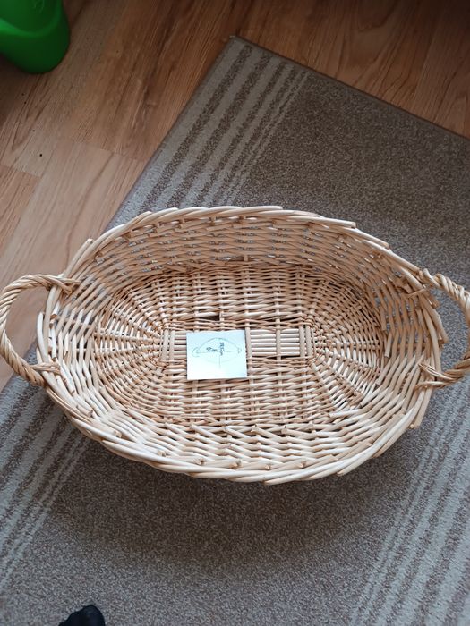 Koszyk owalny z białej wikliny