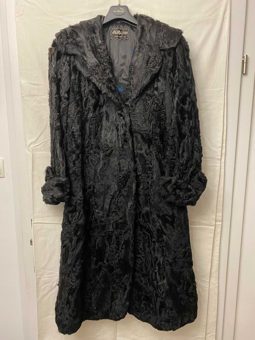 Damskie futro z karakułów czarne