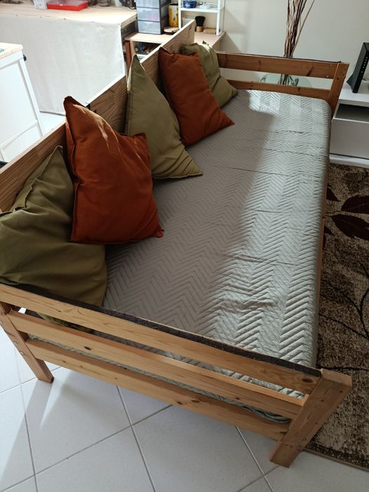 Sofá-cama (colchão incluído)