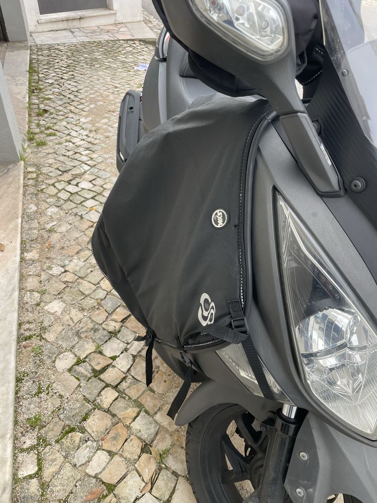 Capa de chuva e frio Sym 300i em exelente estado