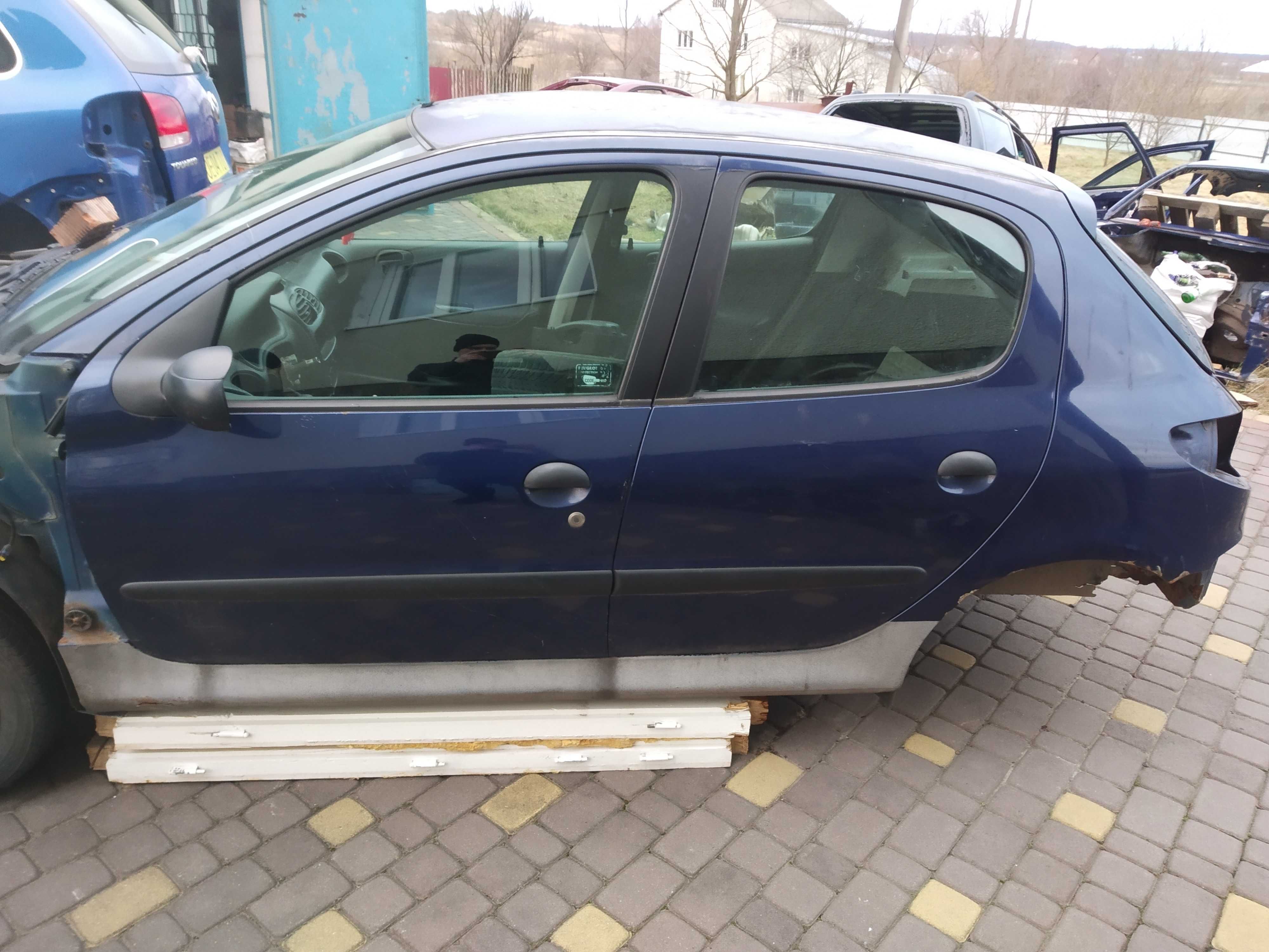 Двері дверка дверь передня задня ліва права пежо 206 хетчбек 3-5 дв