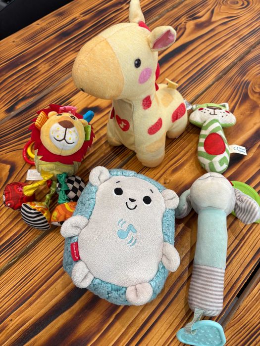 Fisher Price święcąca żyrafka, jeż uspakajacz