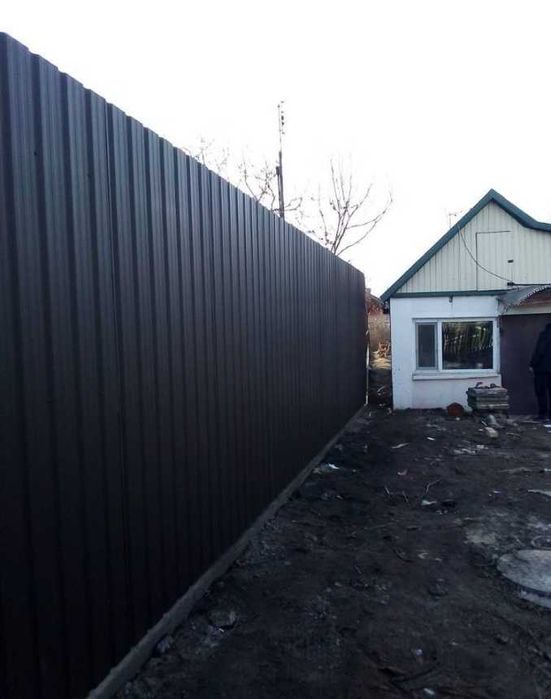 Будівництво огорож. Встановлення парканів із профнастилу.