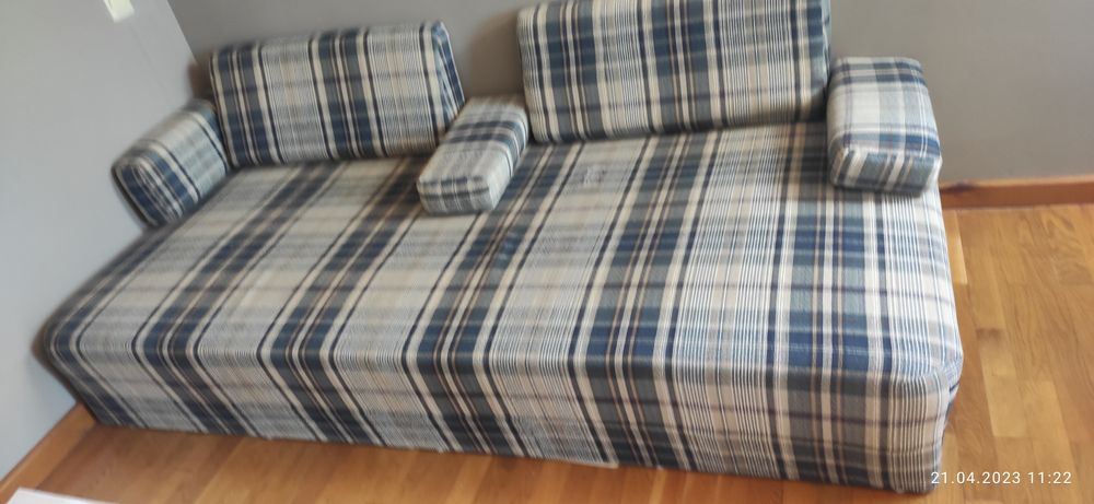 Sofa młodzieżowa + 2 szt. puf