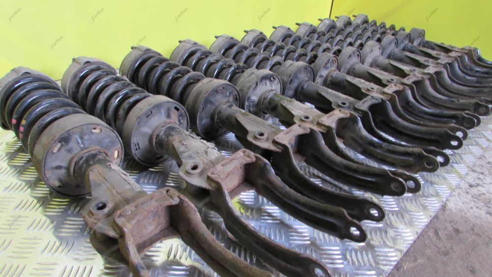 Пневмостойка VW Touareg NF FL стійка пневма стойка туарег передня ліва