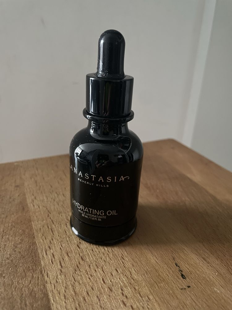 Anastasia Beverly Hills hydrating oli
