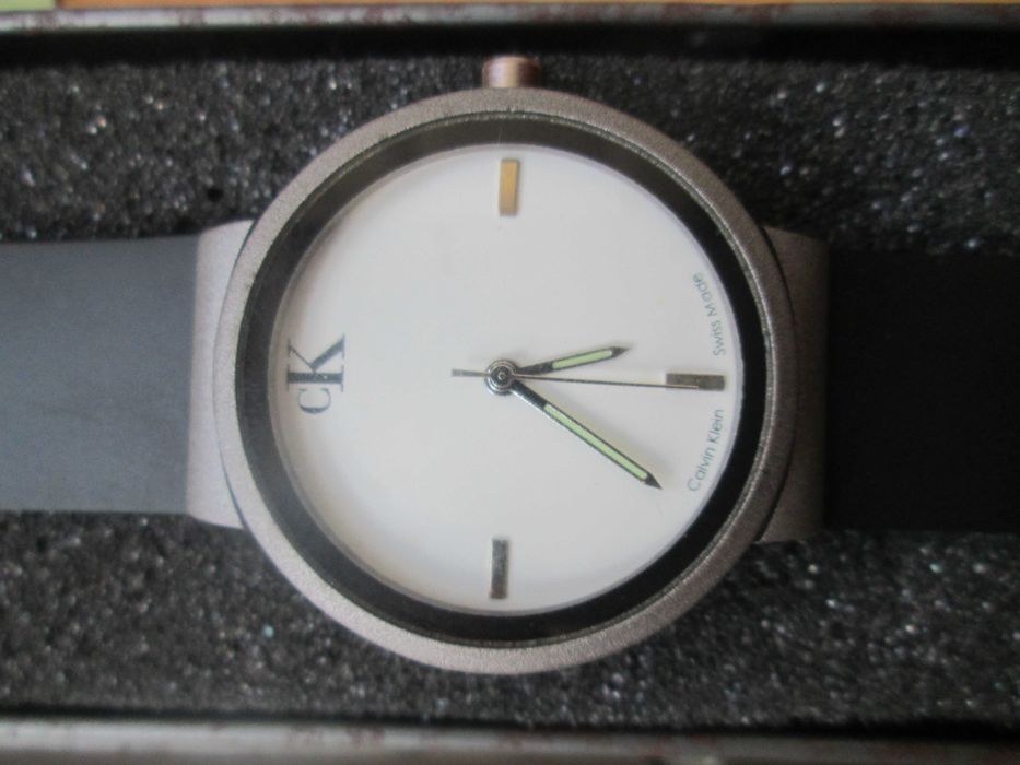 Relógio de homem Calvin Klein, novo em estojo de metal