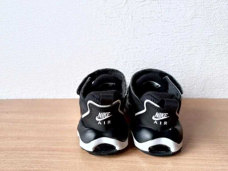 Круті кросівки Nike air max 22 р. устілка 13,5 см