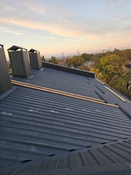 Кровельные работы с материалом в Одессе