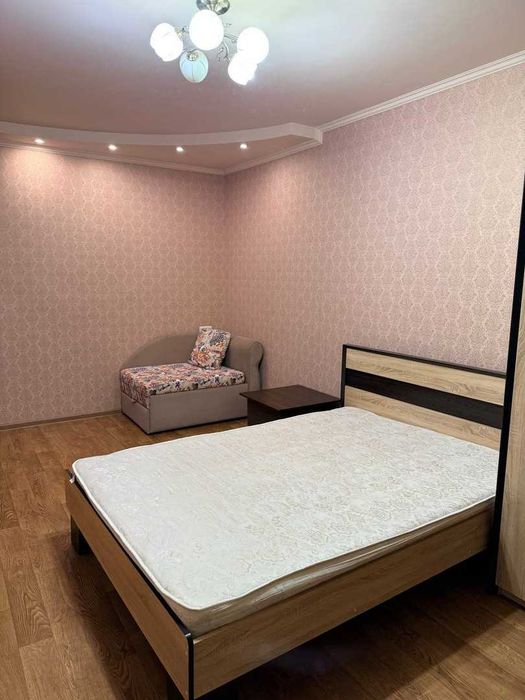 Сдам 1 ком. кв. метро Студенческая, Гв.Широнинцев 47А