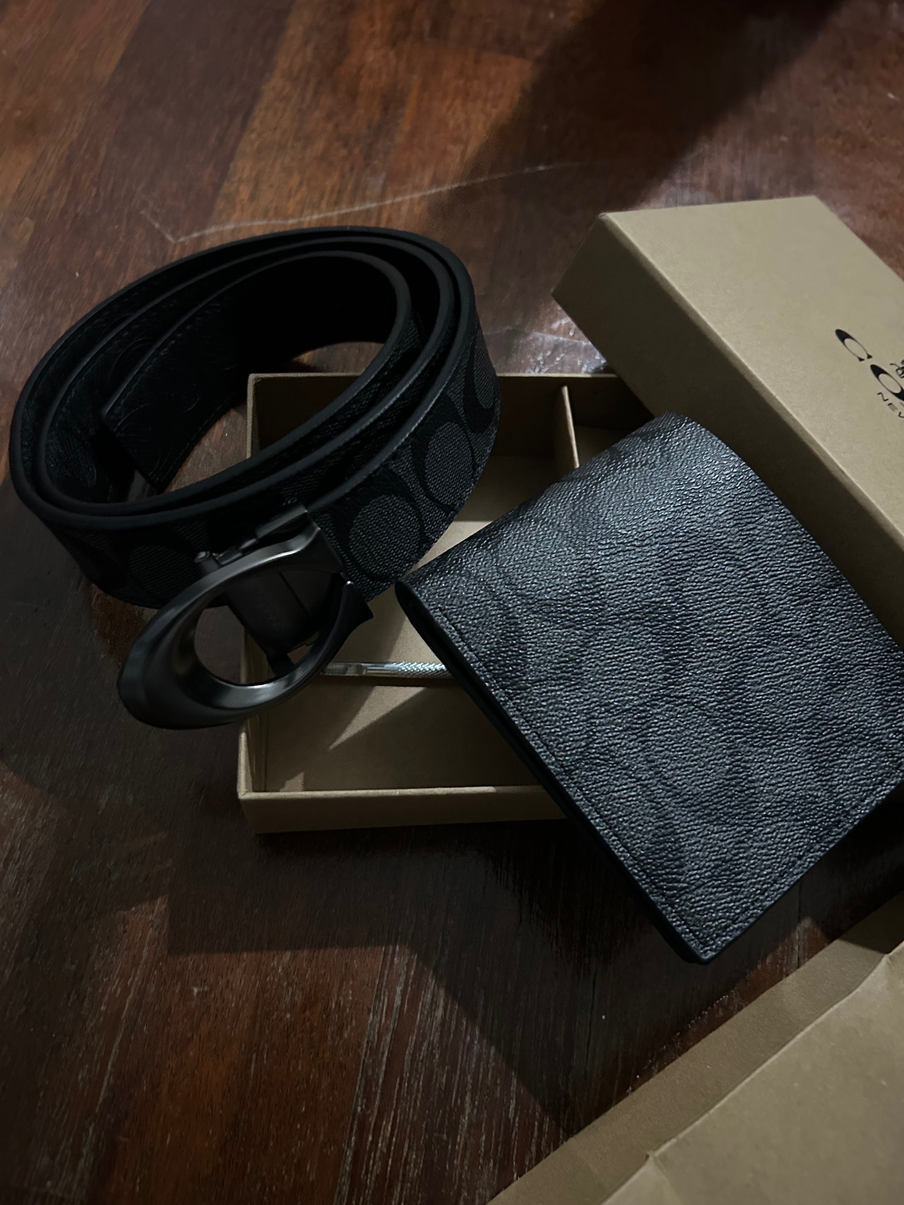 conjunto de cinto e carteira da coach