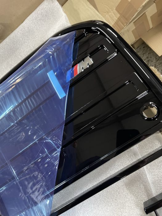 Решітка бамперу bmw g26 bmw i4 є всі варінти