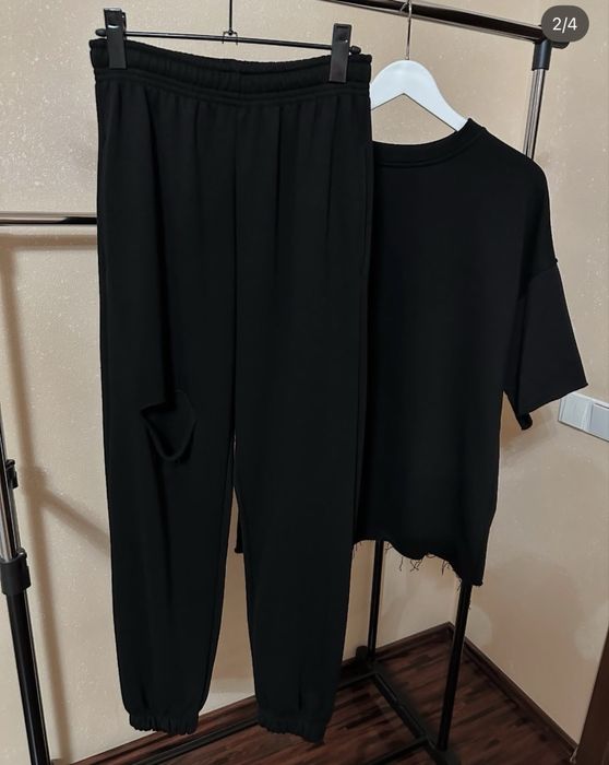 Костюм с разрезом на джогерах, хорошее состояние, размер М