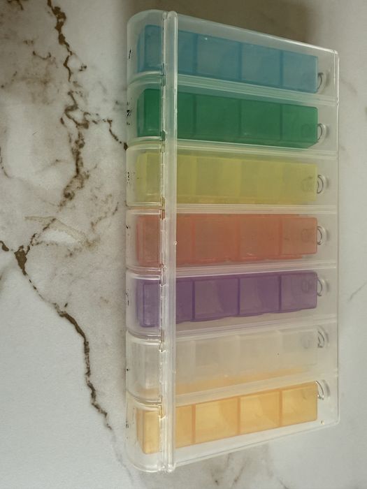 Pudelko pojemnik na leki lekarstwa