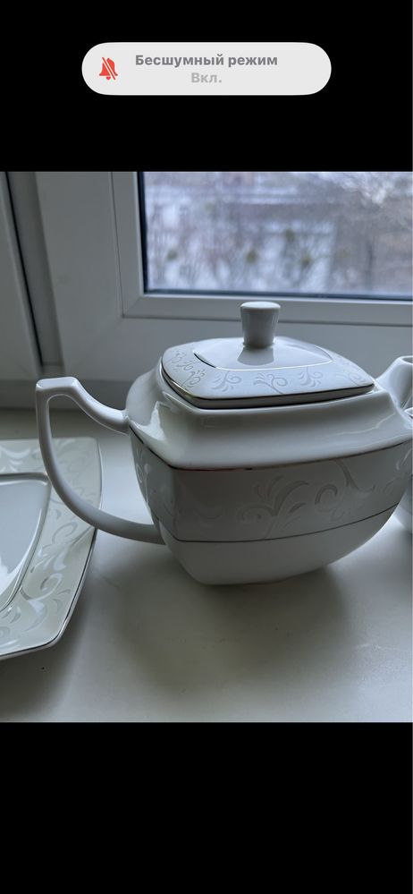 Новий чайний фарфоровий сервіс