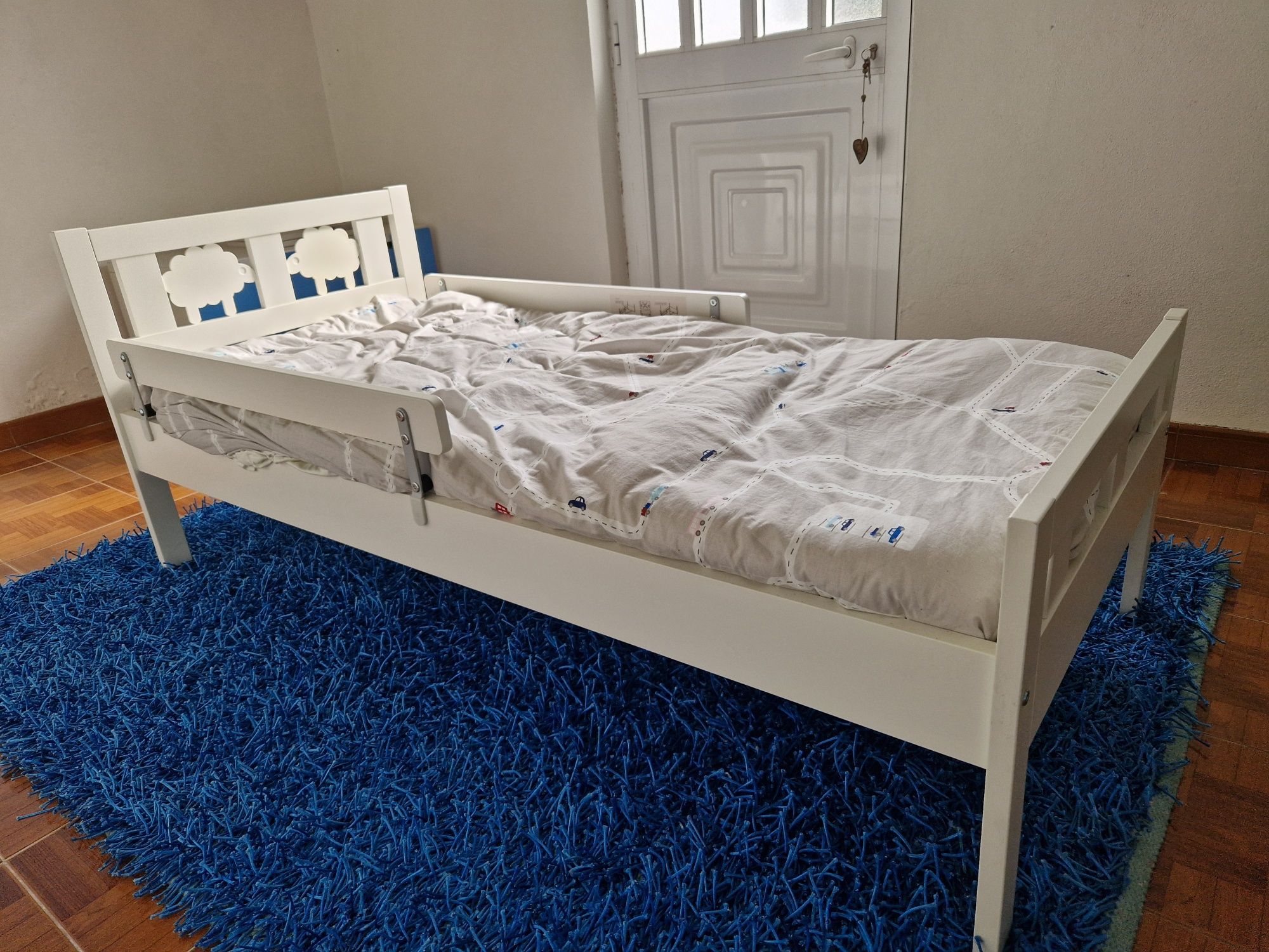 Cama criança  com estrado e colchão