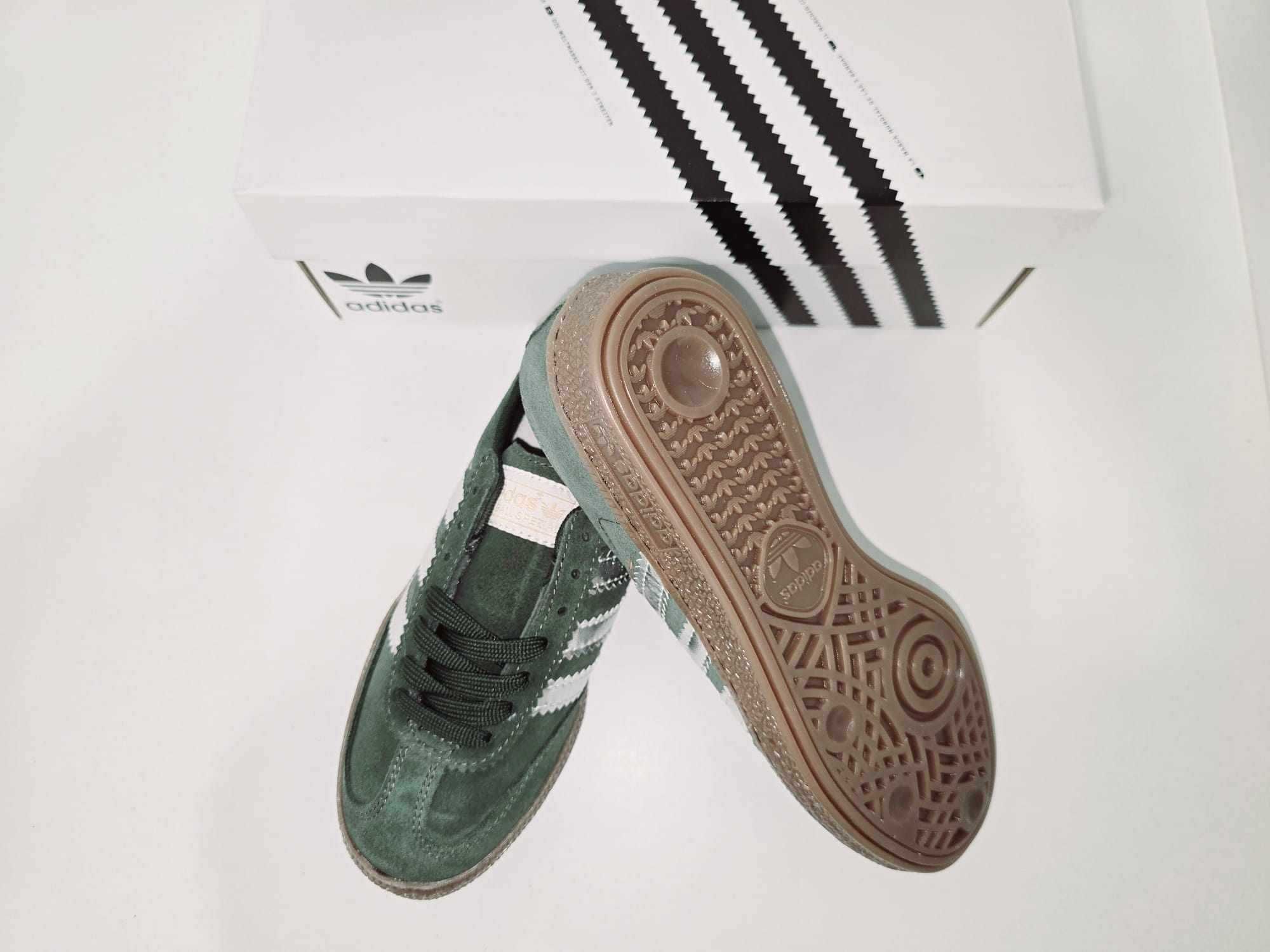 Sapatilhas azul marinho modelo Spezial