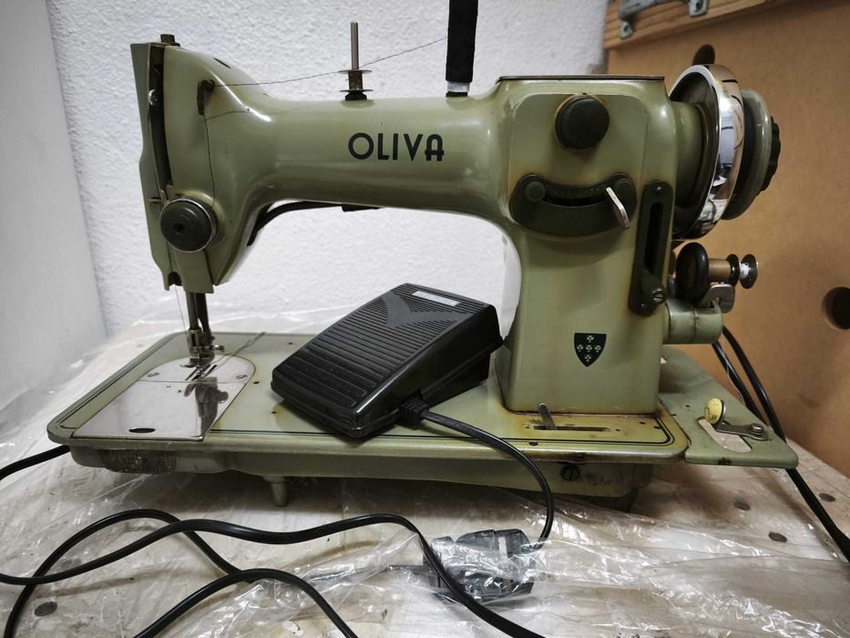 Máquina costura Olivia CL50  oportunidade