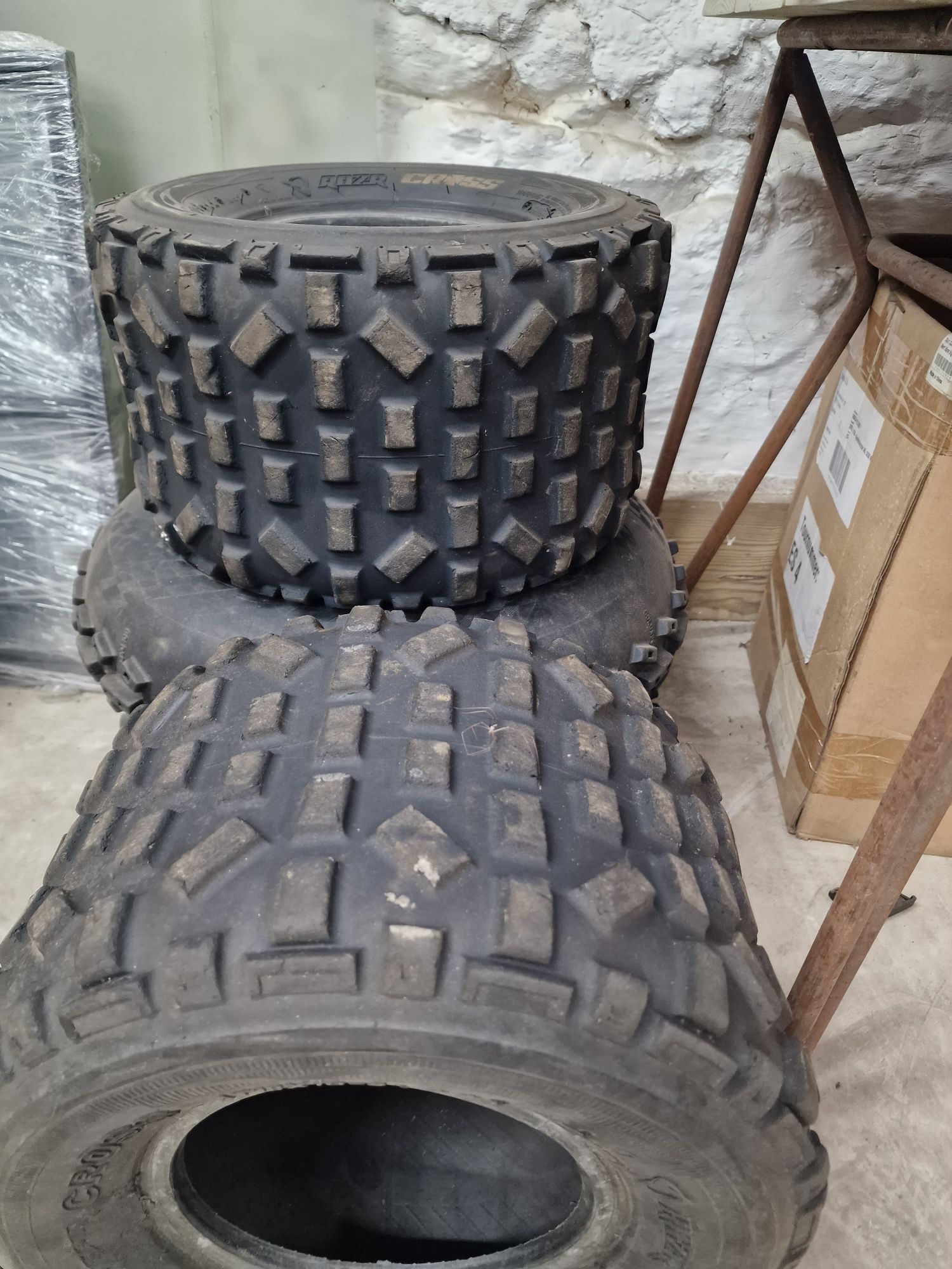 Vendo vários pneus para moto4