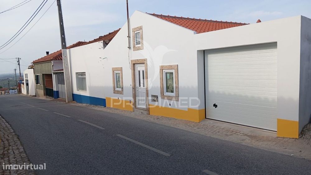 Oportunidade Única! Moradia T2 Moderna com Suíte, Garagem e Logrado...