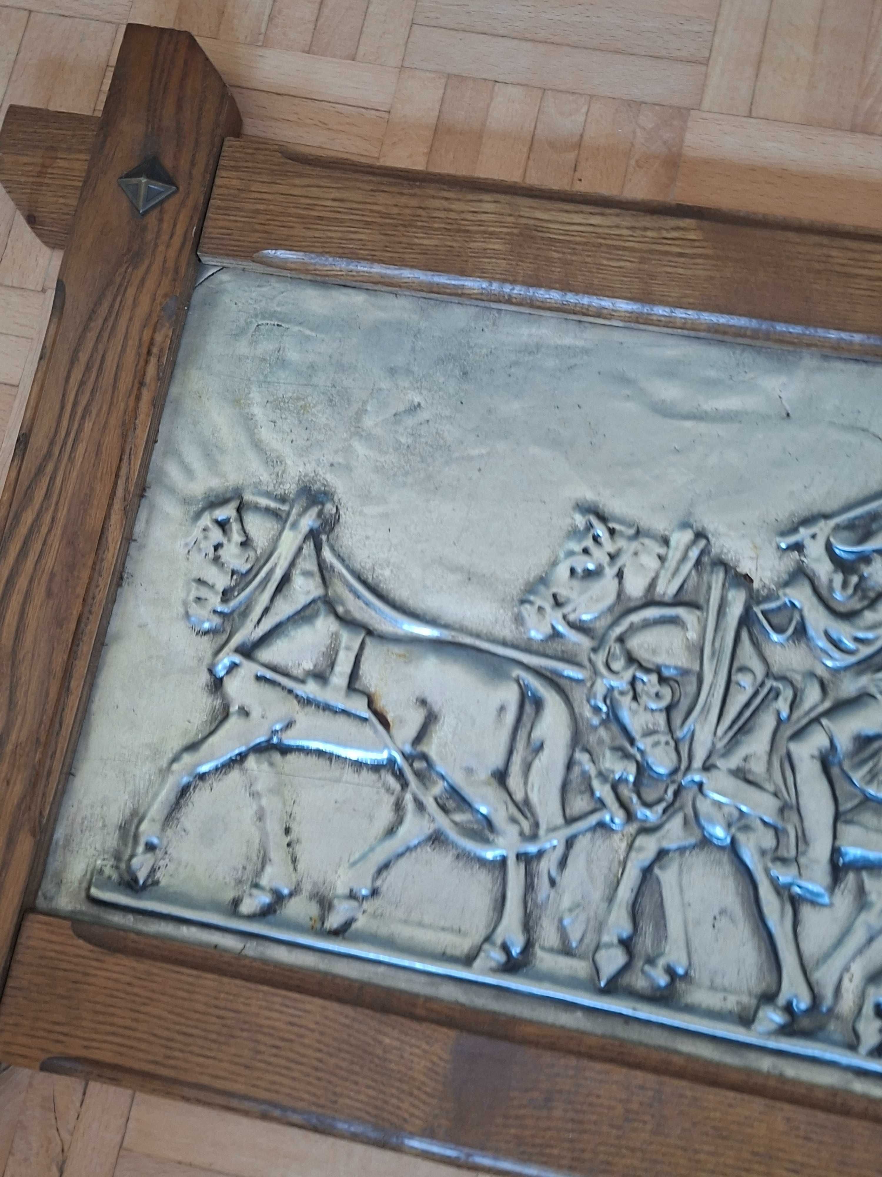 Płaskorzeźba metalowa