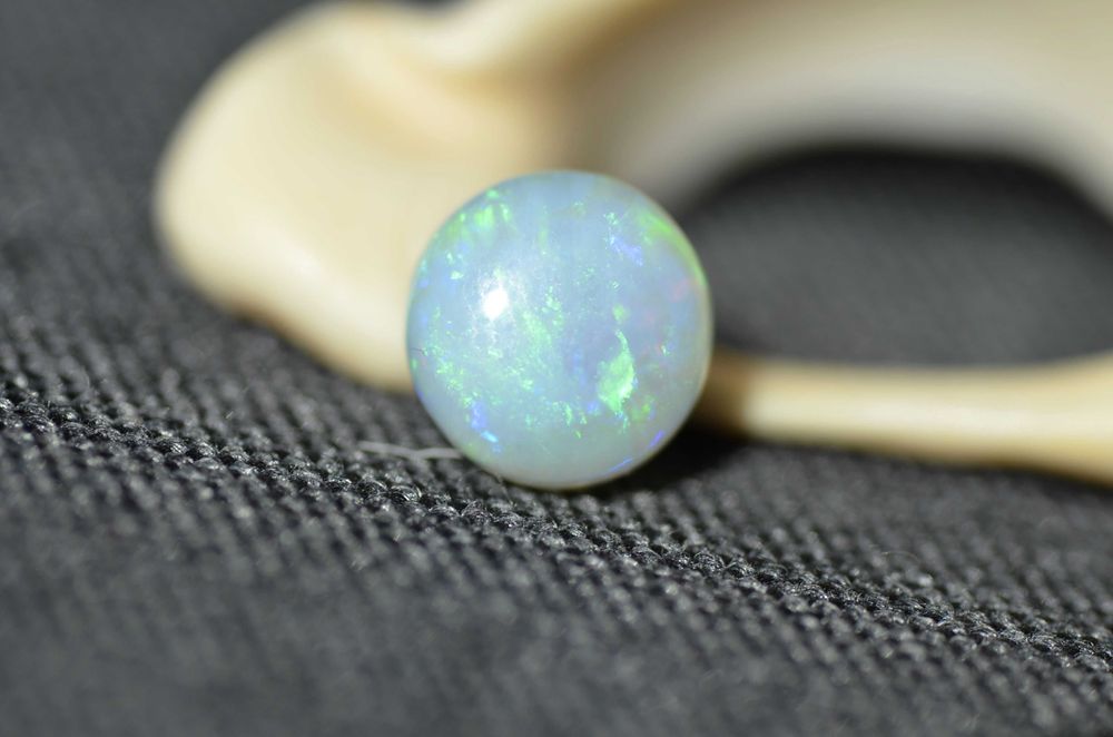 okrągły nat. szlach opal blazylijski