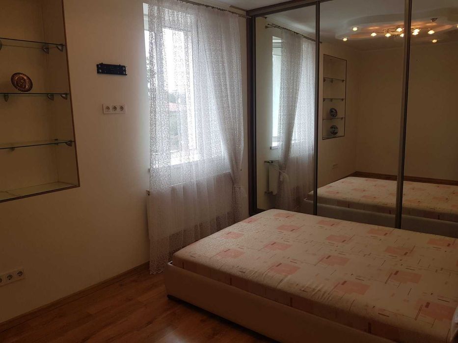 2-х кімнатна квартира , м. Кам'янка-Бузька,  ЦЕНТР