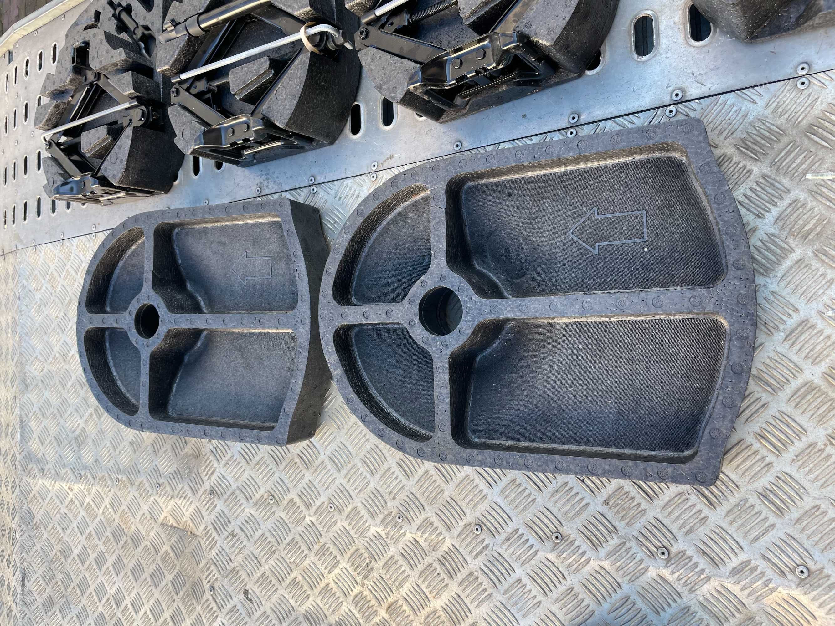 FORD MONDEO MK4 WKŁAD bagażnika koła zapasowego  styropian stan bdb