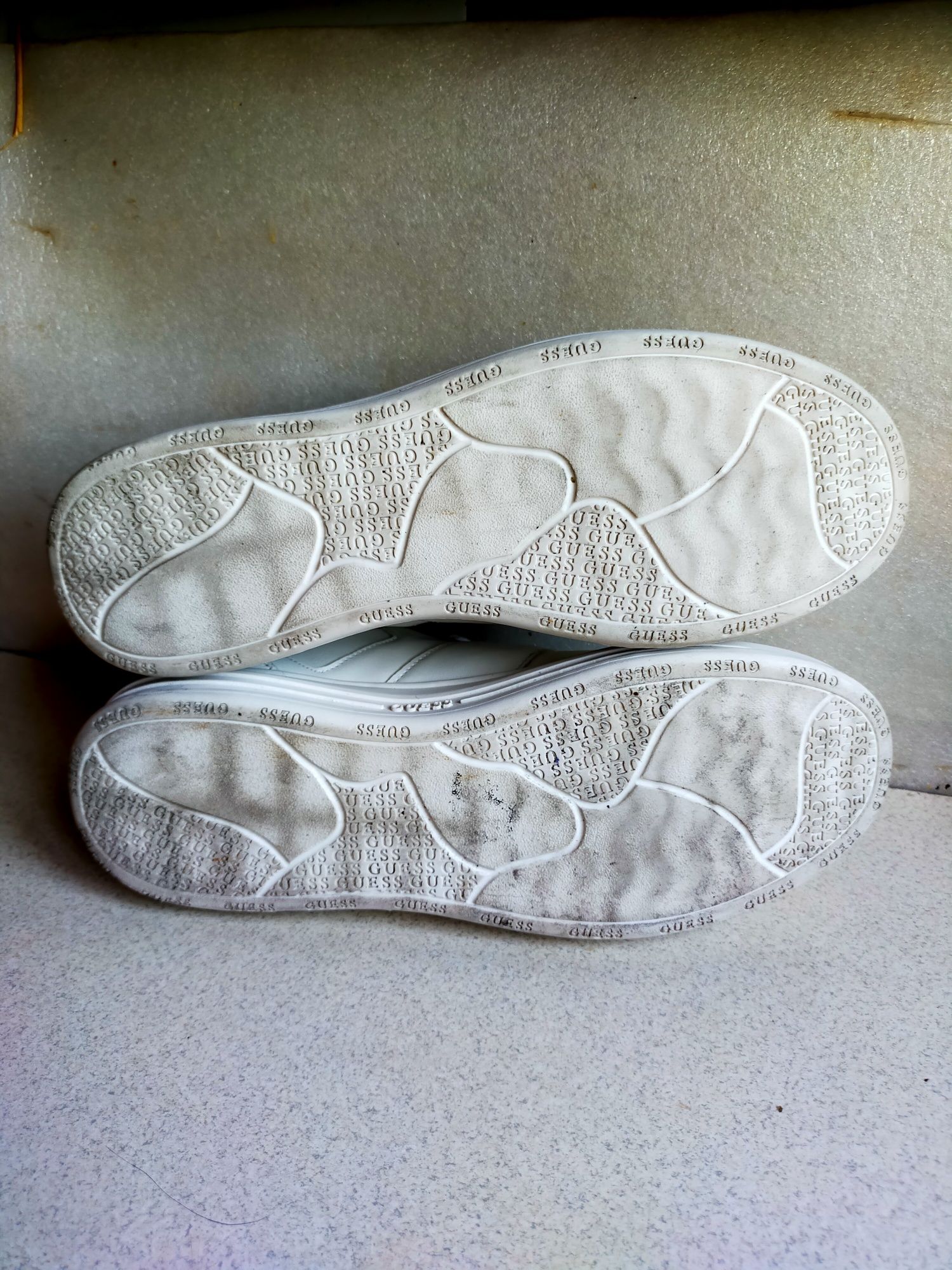Buty Sportowe Guess 42