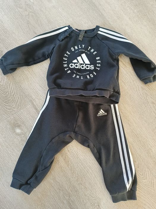 Czarny dresik Adidas 80