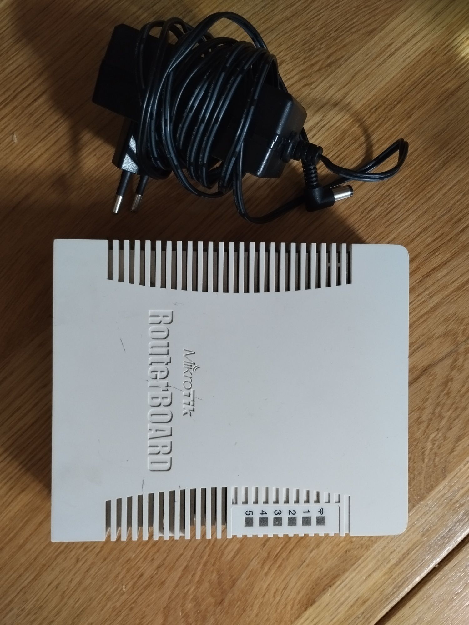 Router MikroTik RB751G-2HnD
