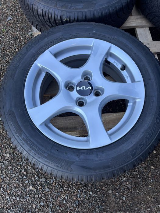 Felgi aluminiowe z oponami zimowymi 15 cali Kia Rio, Stonic