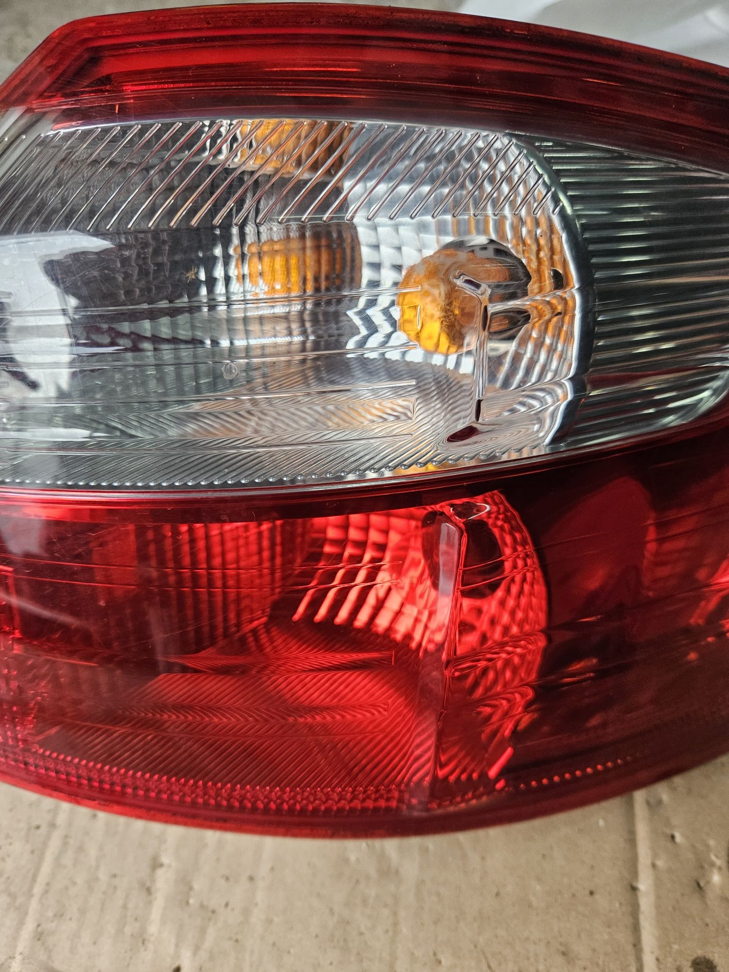 Lampa tyl prawa Ford Focus MK3 kombi