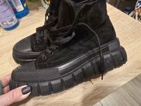 Buty na wysokiej podeszwie, rozm. 40