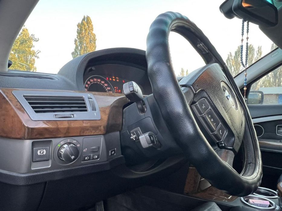 Бмв е65  в доброму стані