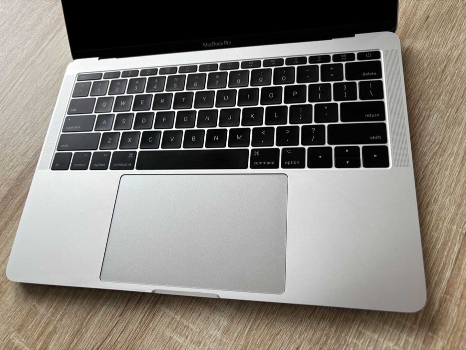 MacBook Pro 13" 2017 | Core i5 7. gen. | 256GB SSD | Stan dobry