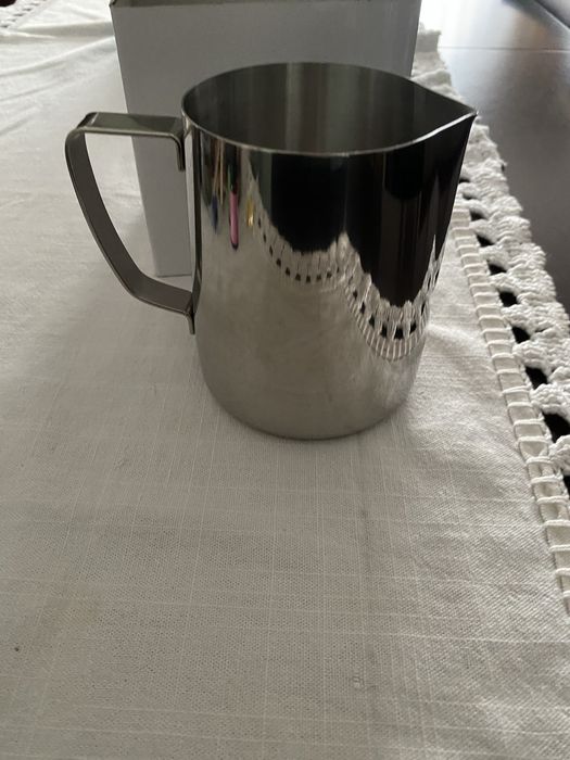 Cafeteira nova e embalada.