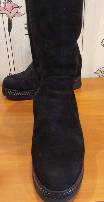 Продам женские замшевые (кожа) зимние сапоги -  ботфорты Fabio Monelli