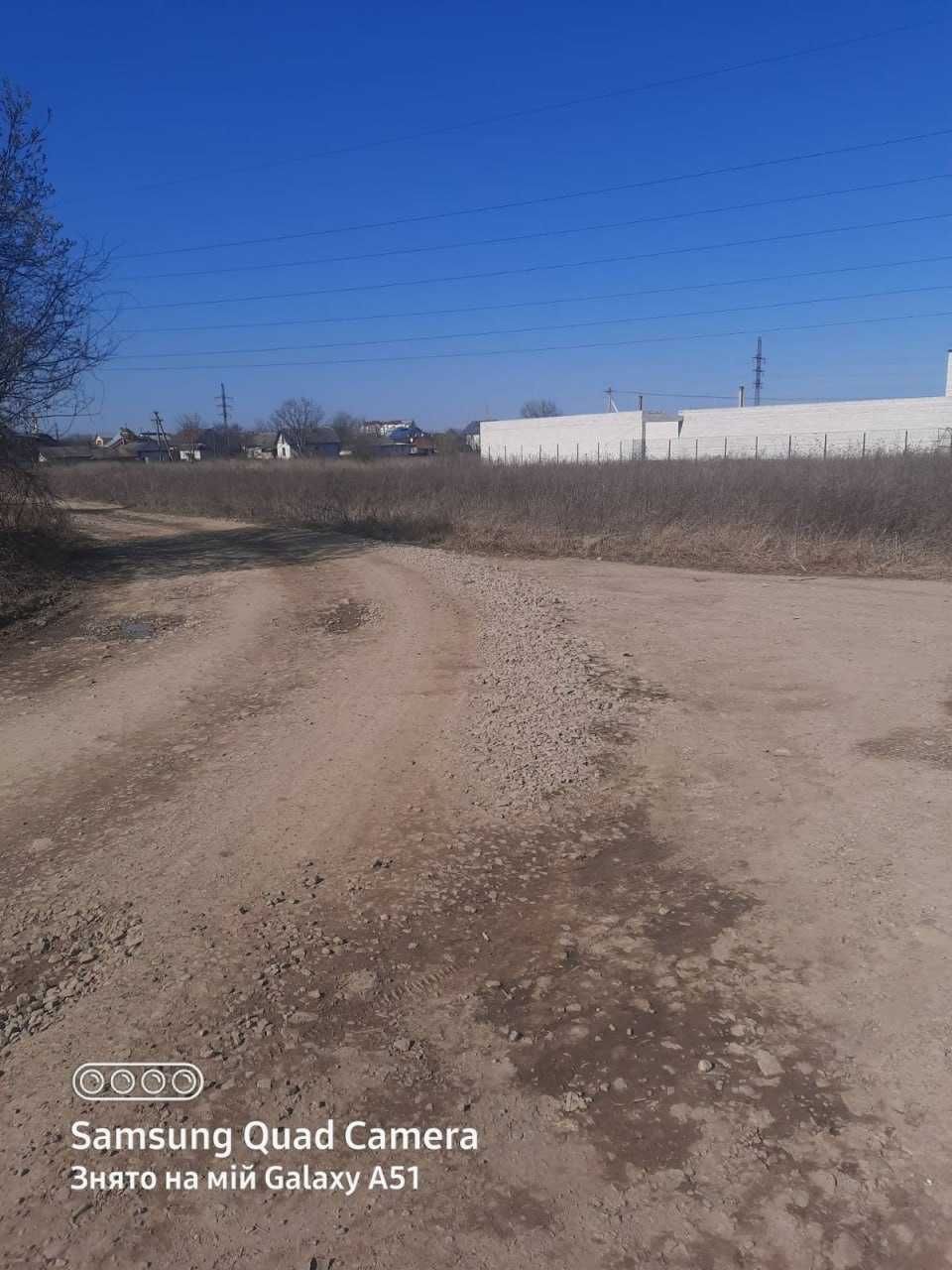 Ділянка з вигідним розташуванням в передмісті с. Микитинці.