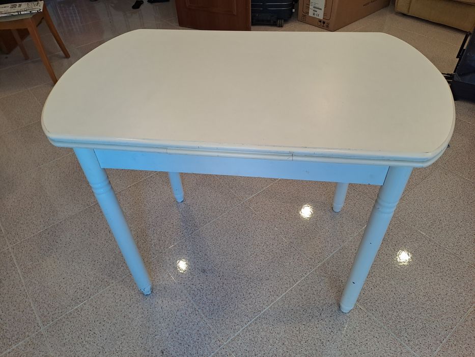 Mesa de cozinha branca extensível
