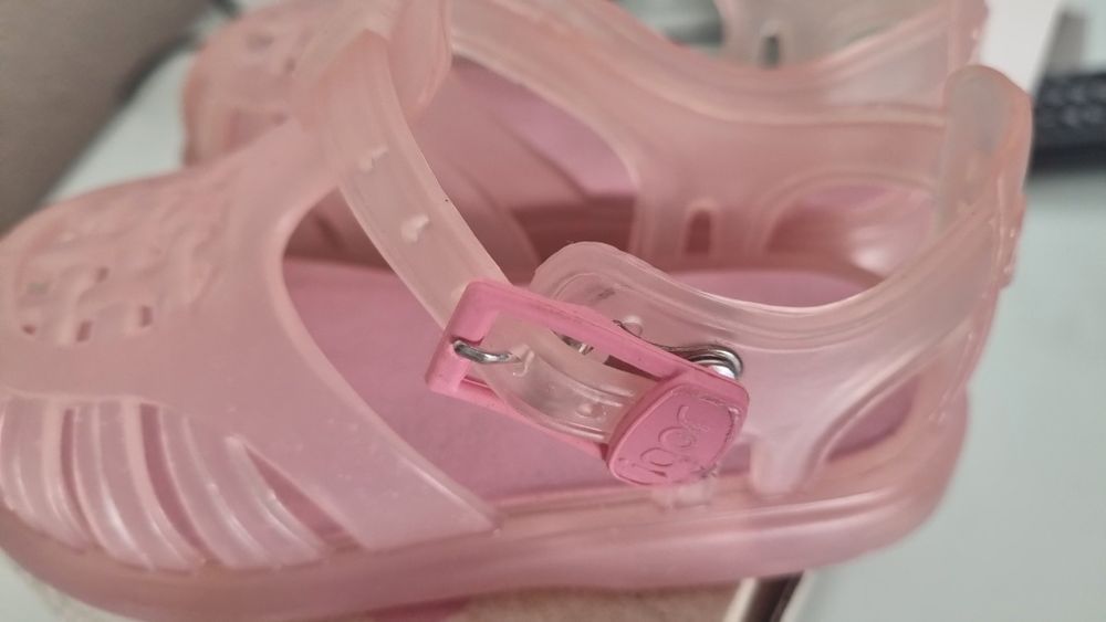 Sandálias rosa Igor