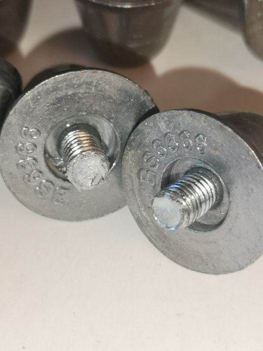 Шипи для бутсів Adidas