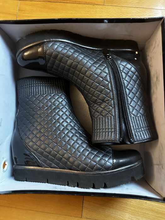 Жіночі ботіночки Essere