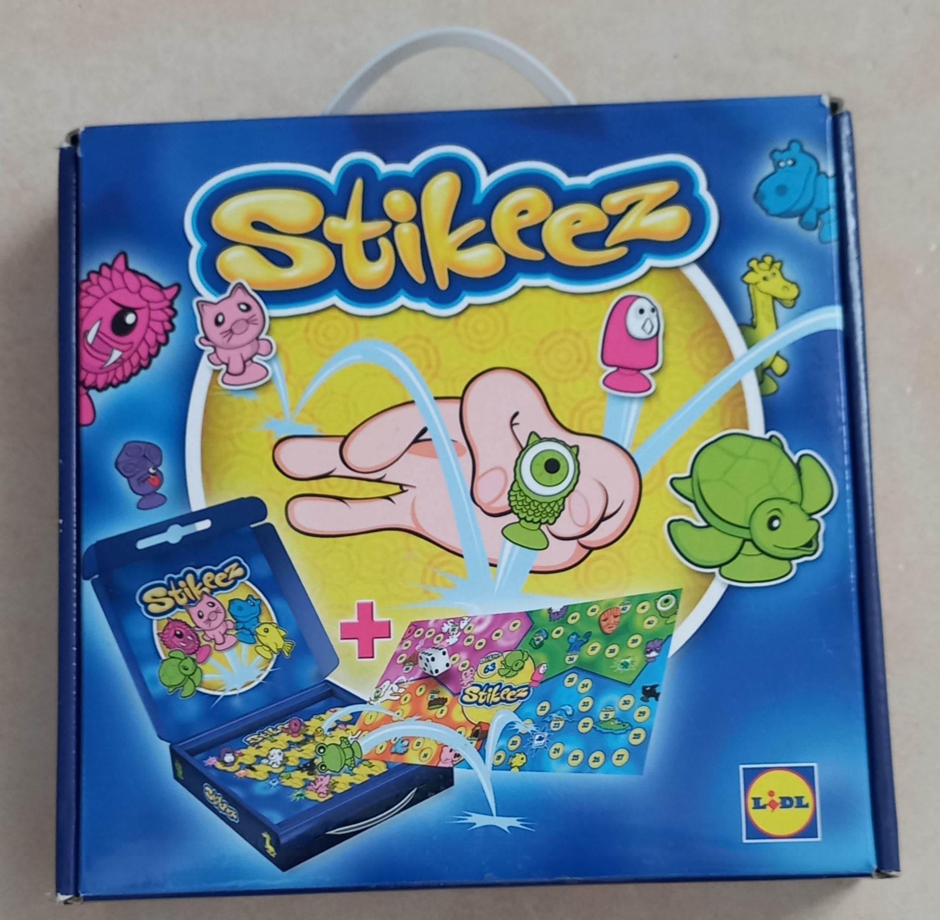 FColeção incompleta da Stikeez