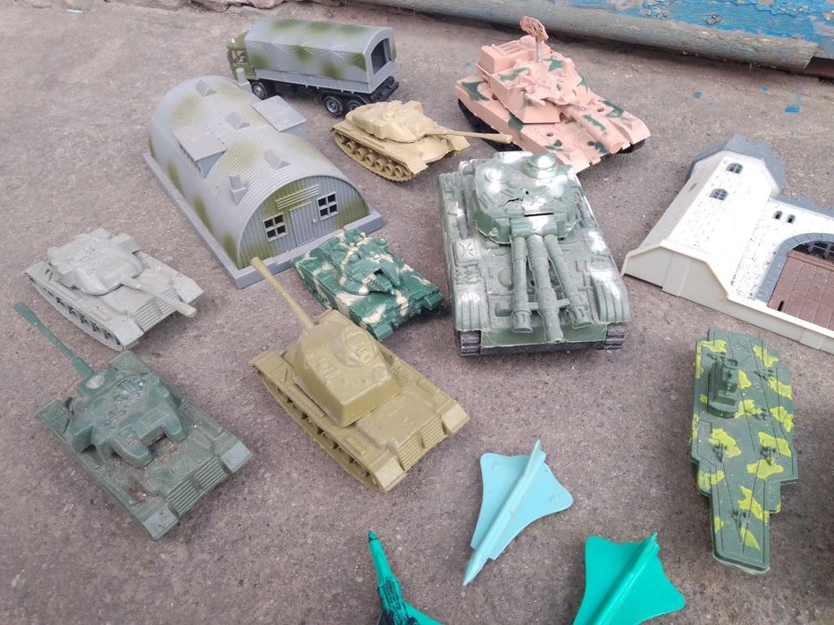 Игрушки военная техника танки цина за все.