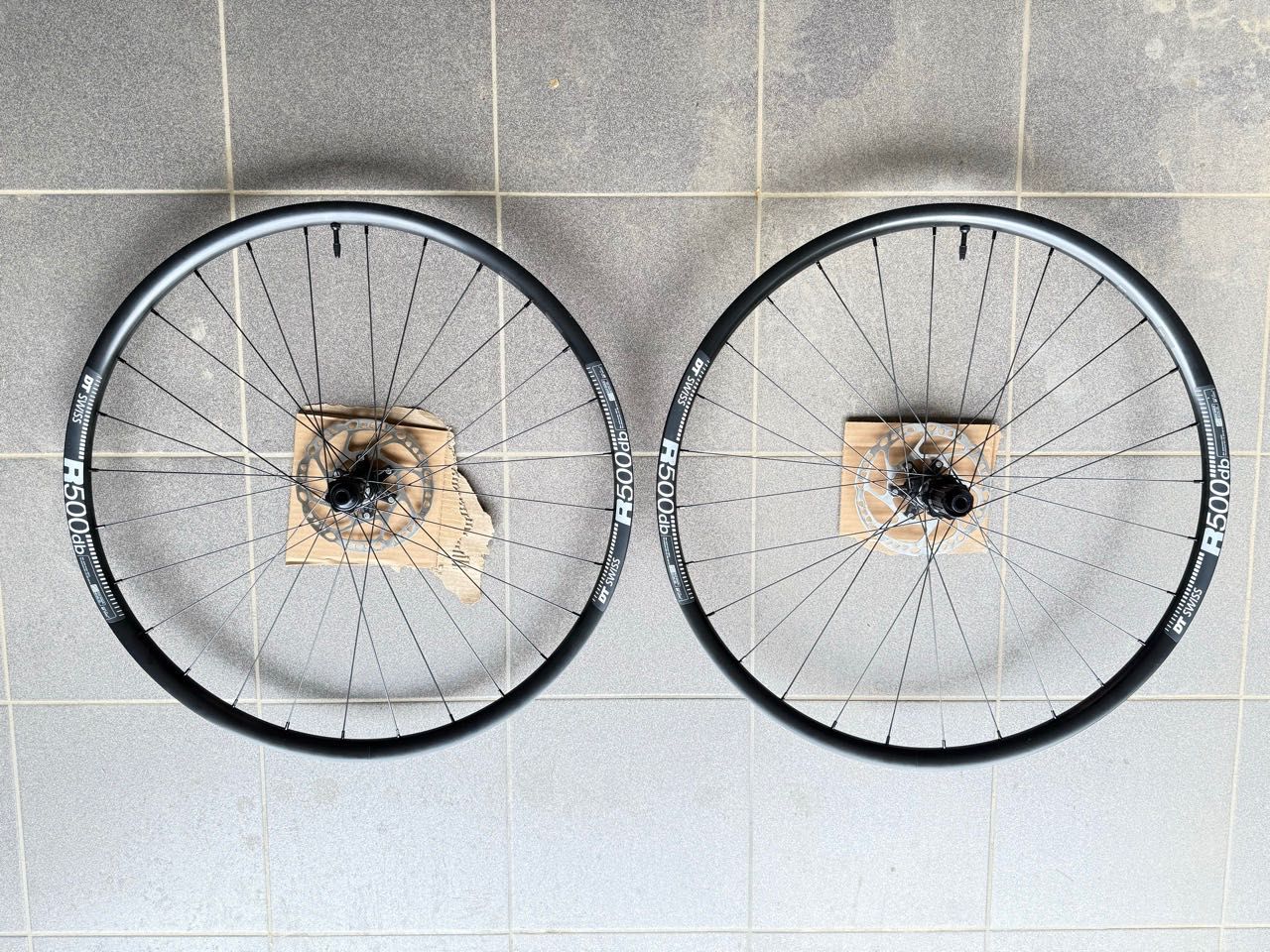 Koła DT Swiss 350 Straightpull CL R500 DB 1735g szosa gravel cross