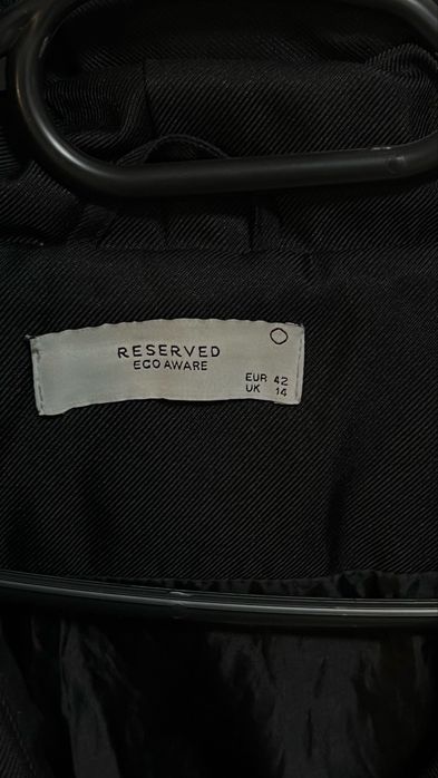 Продам жіночу зимову куртку, угги та ботинки