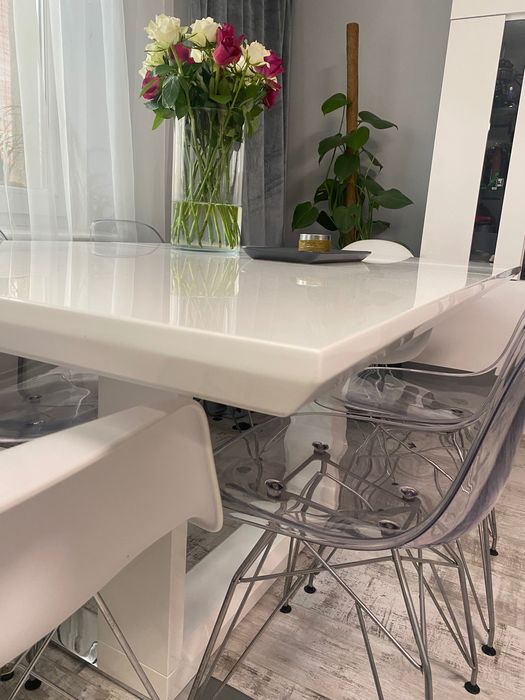 Stół rozkładany + 6 krzeseł